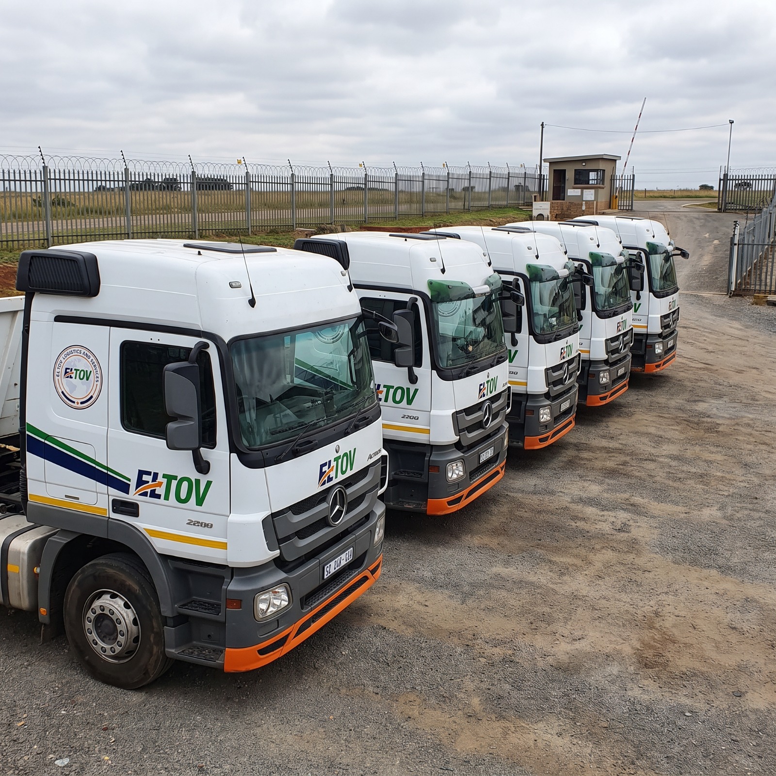 El Tov super-link rig loaded for a mining export run